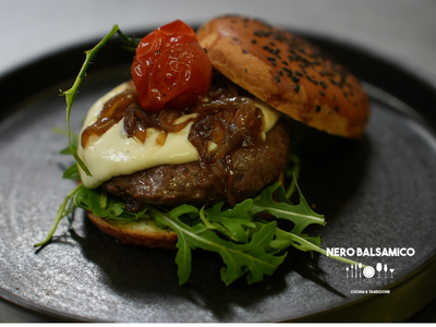 The Black Burger: An explosion of flavors