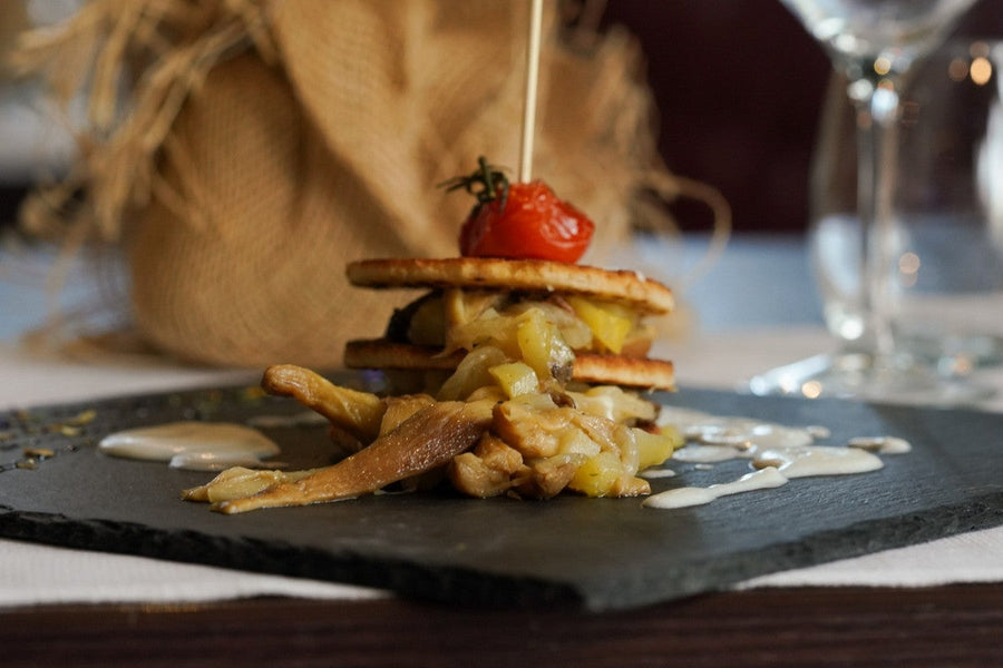 Millefoglie di Piada e Porcini Freschi: Il Gusto dell'Autunno in Tavola