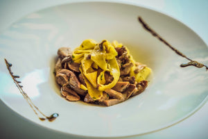 Pappardelle della casa ai funghi porcini freschi saltati